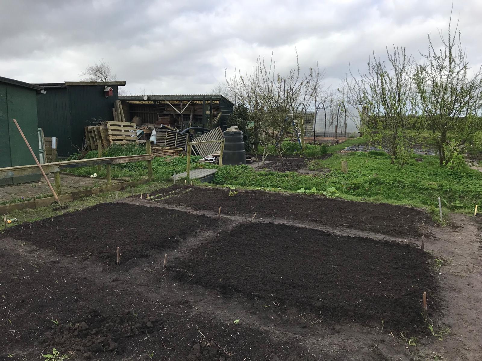 🌱 Hulp Gezocht voor onze Bloeiende Moestuin! 🌱